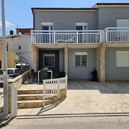 Апартаменты Dalmara Lucica House Вир