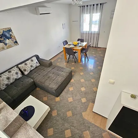 Dalmara Lucica House * Вир