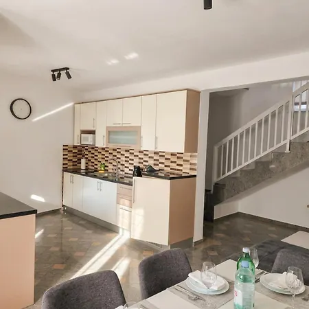 アパート Dalmara Lucica House ヴィル