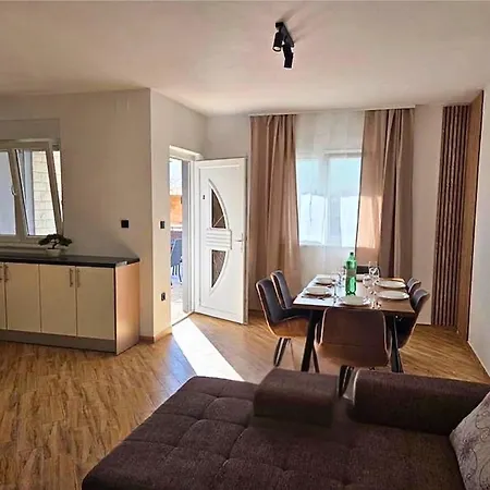 Dalmara Lucica House アパート *