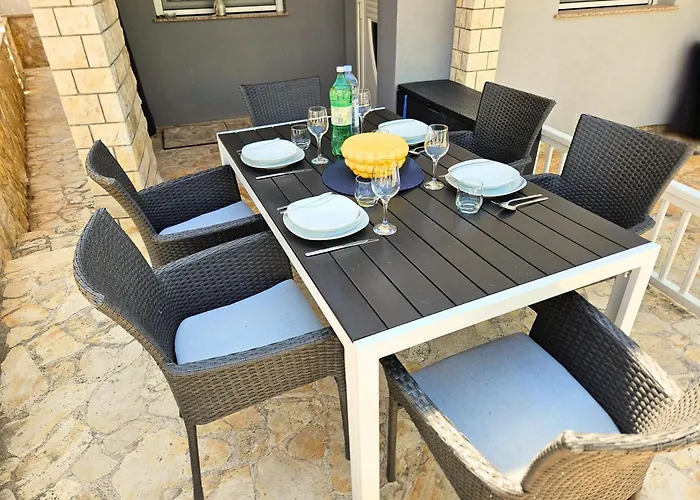 Apartment Dalmara Lucica House