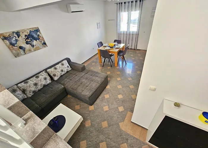 Dalmara Lucica House * Vir
